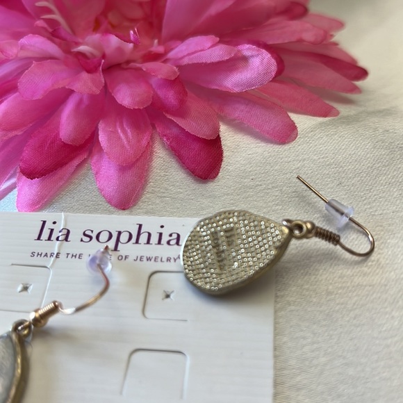 Free with the purchase of $25 or more! - Picture 3 of 4